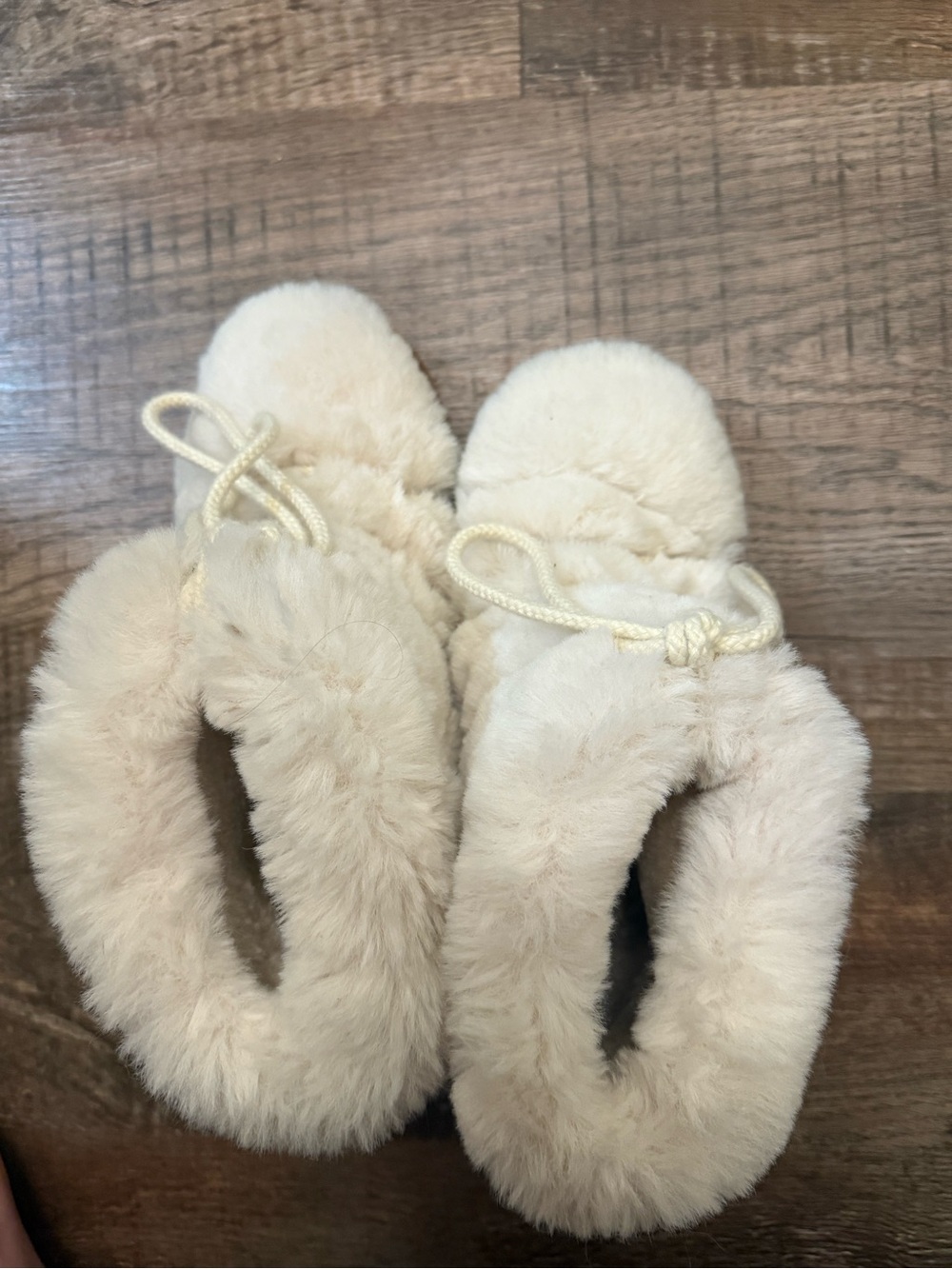 Cozy Cream Faux Fur Slippers